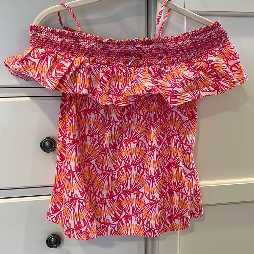 Adorable vineyard vine off the shoulder top